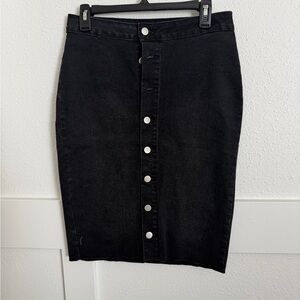 Black pencil denim skirt.  Stretchy, button front.




#8